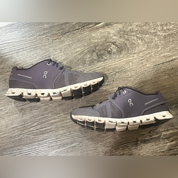 FINAL PRICE Ladies On Cloud Athletic Shoes - Picture 5 of 8